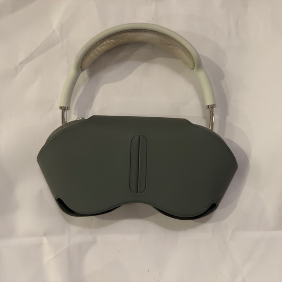 Apple Airpod Max (Gen 1) in Green - Picture 4 of 5